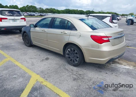 2011 Chrysler 200 Lx z USA, uszkodzony, nr VIN 1C3BC4FB2BN515785